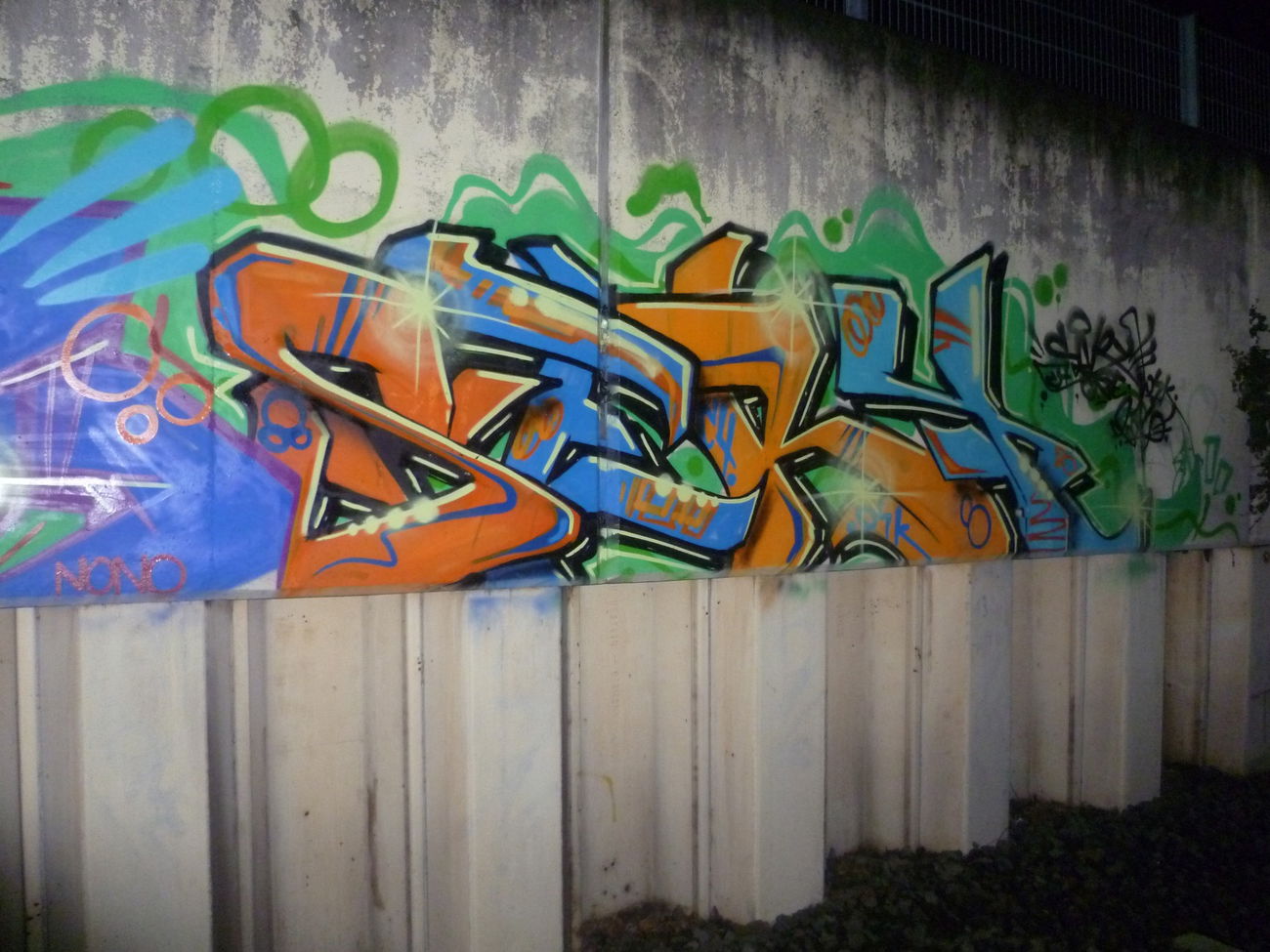 Graffiti Bombing - Photo by MGBonn - Sery, C4, osk