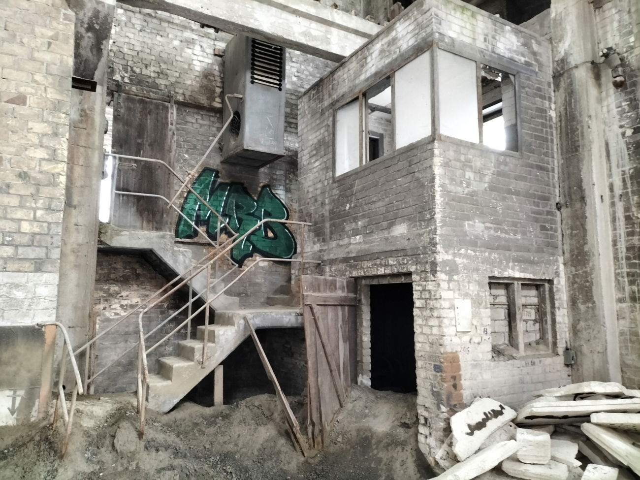 Graffiti Artwork - Photo by MRB - MRB (2022)