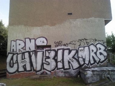 Graffiti Bombing - Photo by MRB - UHV, 31K, MRB