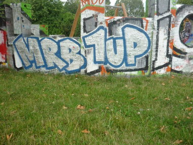 Graffiti Bombing - Photo by MRB - MRB, 1UP