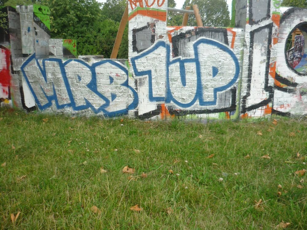 Graffiti Bombing - Photo by MRB - MRB, 1UP