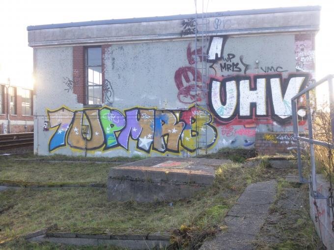 Graffiti Bombing - Photo by MRB - 1UP, MRB, UHV