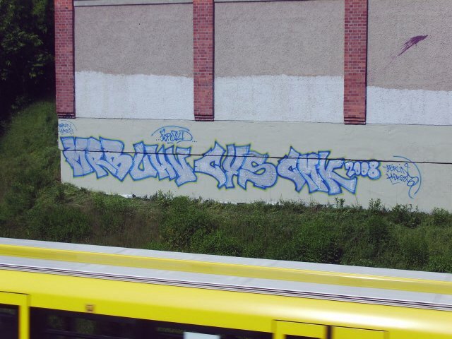 Graffiti Bombing - Photo by MRB - MRB, UHV, CYS (2008)