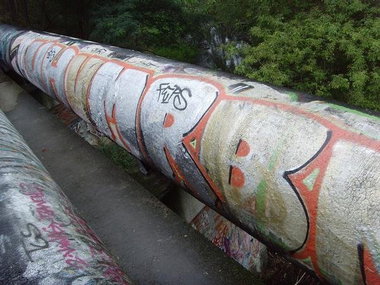 Graffiti Bombing - Photo by MRB - UHV, MRB (2007)