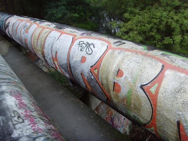 Graffiti Bombing - Photo by MRB - UHV, MRB (2007)