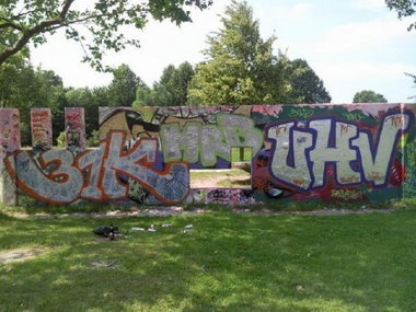 Graffiti Wall - Photo by MRB - 31K, MRB, UHV
