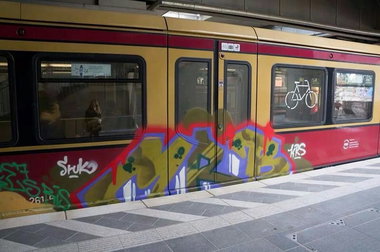 Graffiti Train - Photo by MRB - MRB, KRS, SRUK (2014)