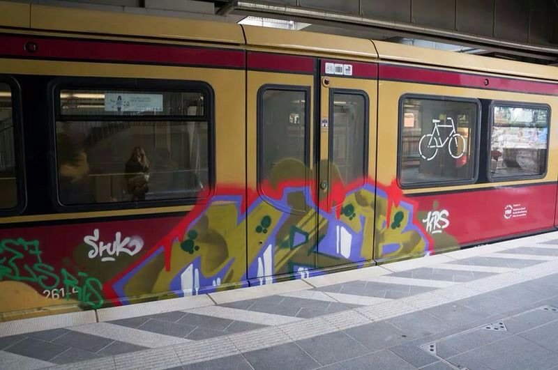 Graffiti Train - Photo by MRB - MRB, KRS, SRUK (2014)