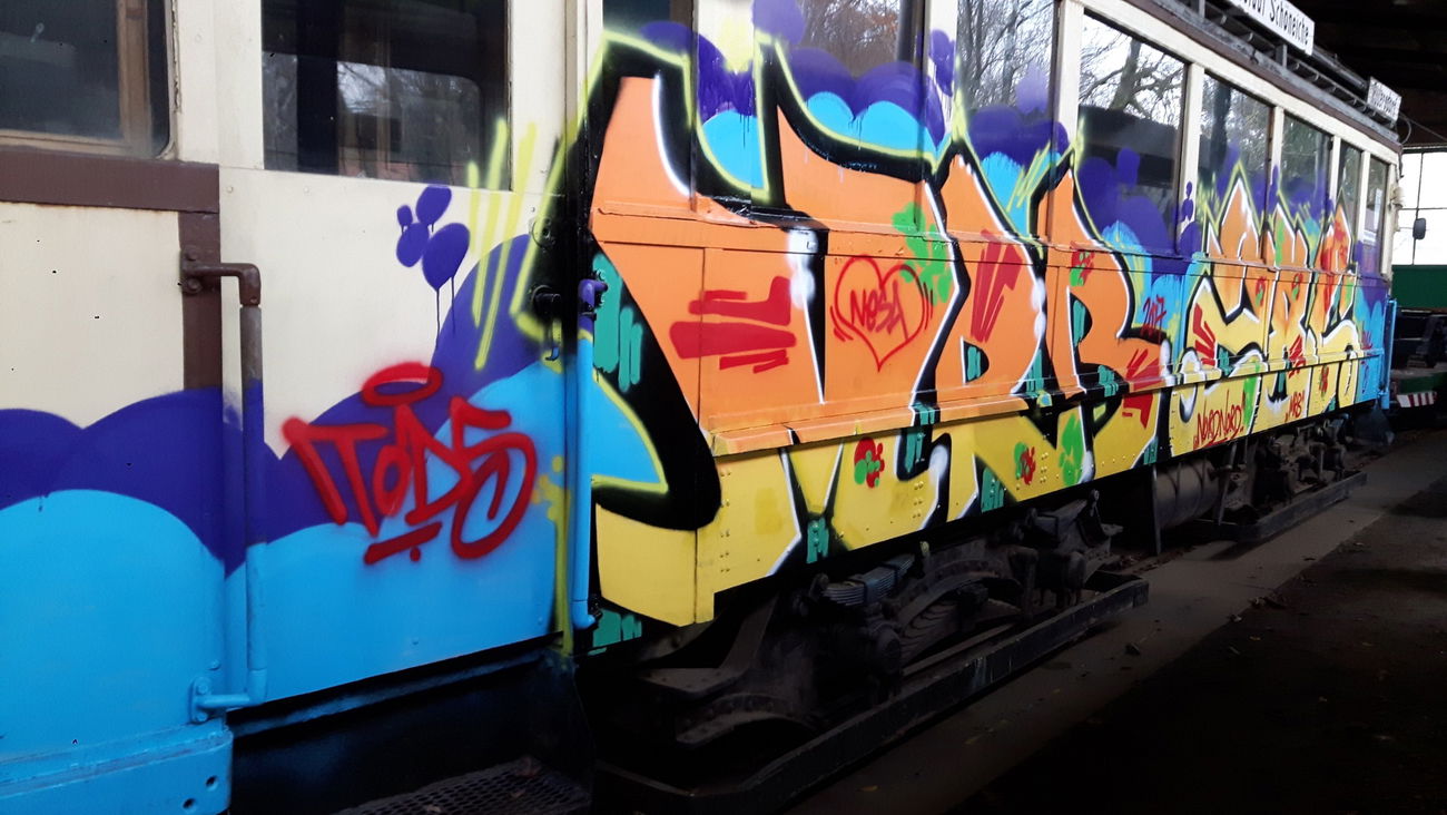 Graffiti Train - Photo by MRB - MRB, 28C (2017)