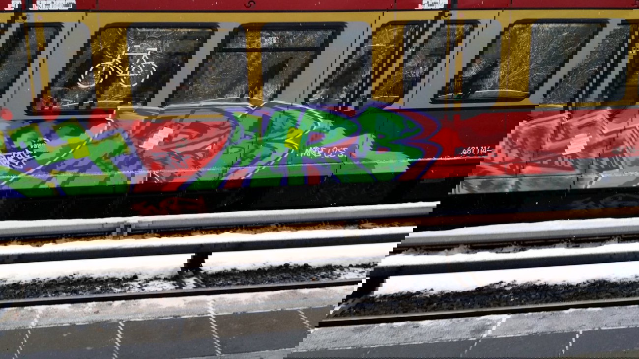 Graffiti Train - Photo by MRB - MRB (2015)