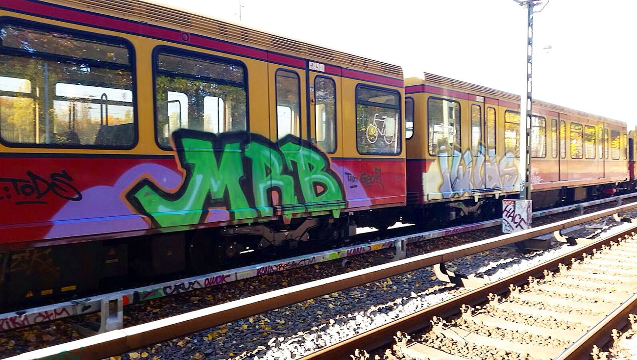 Graffiti Train - Photo by MRB - MRB (2015)