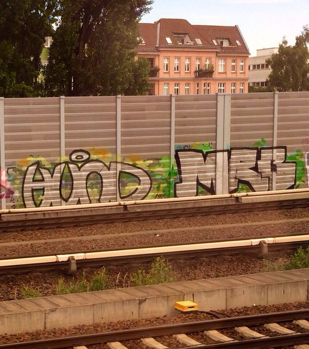 Graffiti Bombing - Photo by MRB - HUND, MRB (2015)