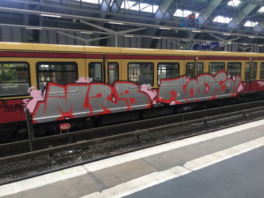 Graffiti Train - Photo by MRB - MRB, TODS (2020)
