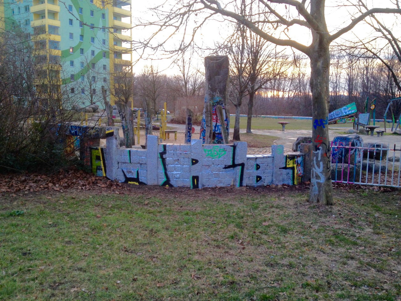 Graffiti Bombing - Photo by MRB - MRB (2016)