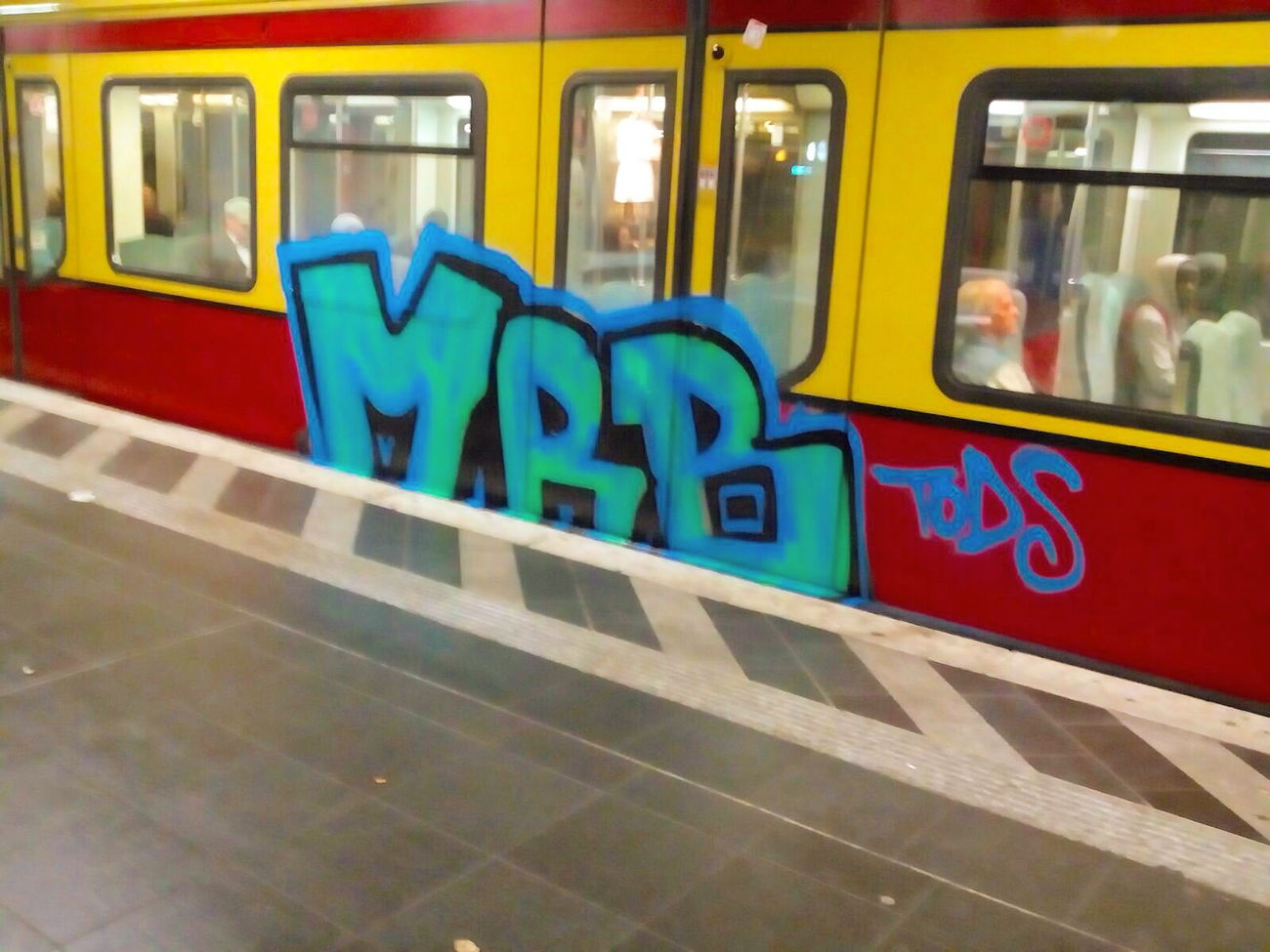 Graffiti Train - Photo by MRB - MRB, 3min, Aktion (2015)