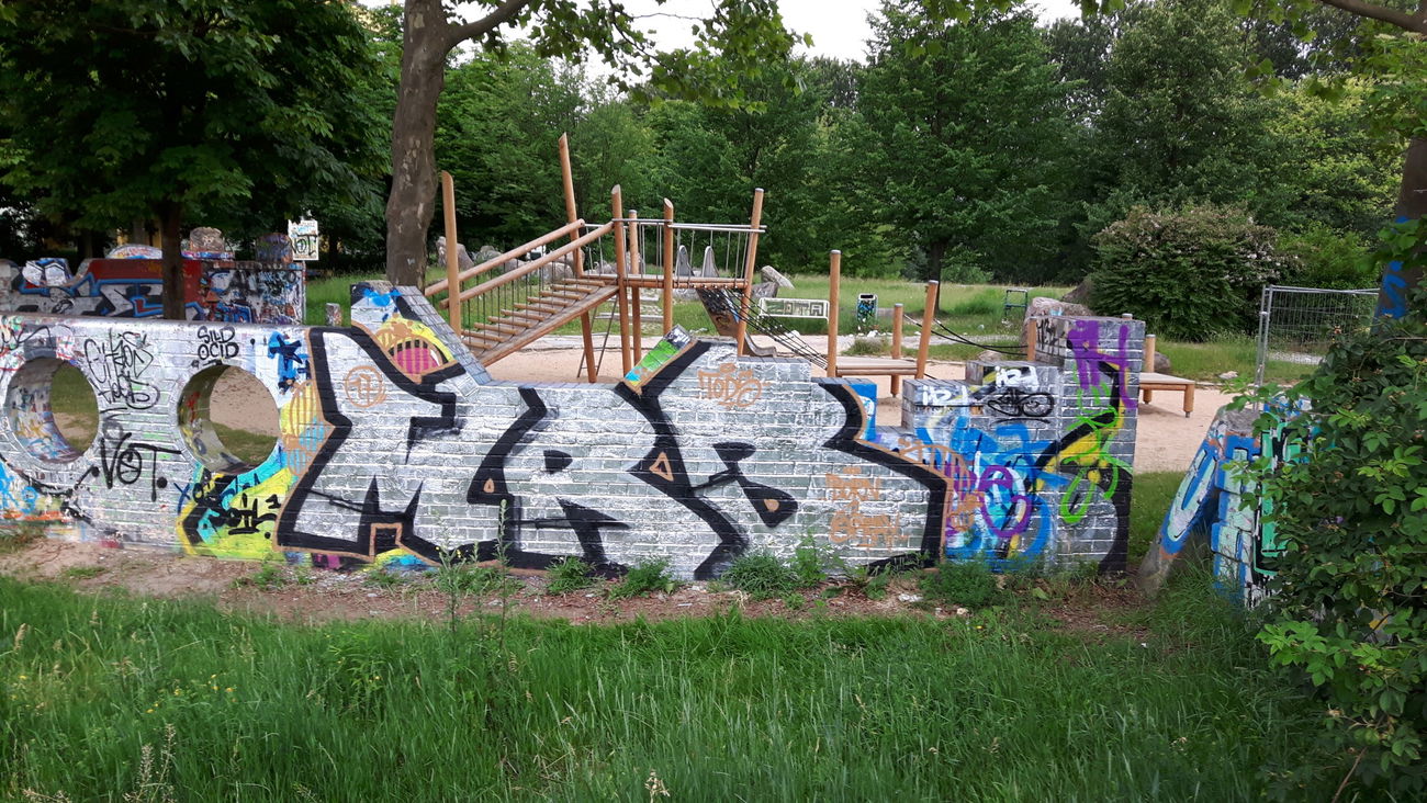 Graffiti Bombing - Photo by MRB - MRB, B2S, TODS (2017)
