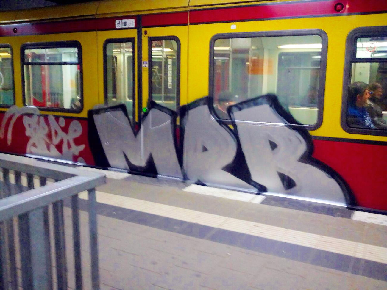 Graffiti Train - Photo by MRB - MRB (2015)