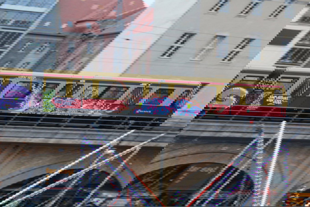 Graffiti Train - Photo by MRB - MRB (2014)