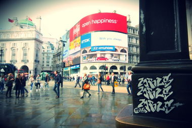 Graffiti Street Art in London - Photo by MRLS - mrls (2014)