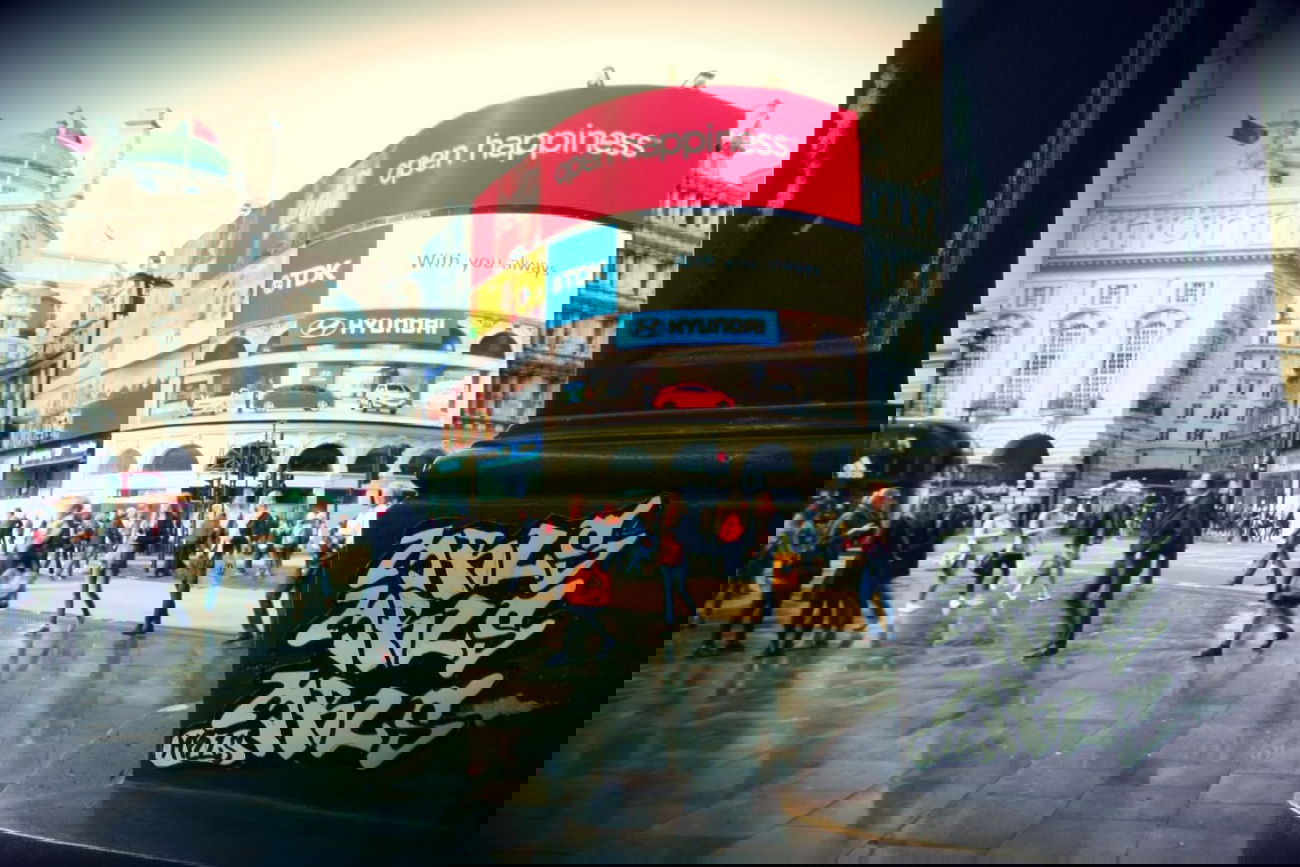 Graffiti Street Art in London - Photo by MRLS - mrls (2014)