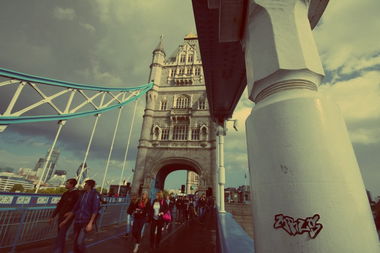 Graffiti Street Art in London - Photo by MRLS - mrls (2014)