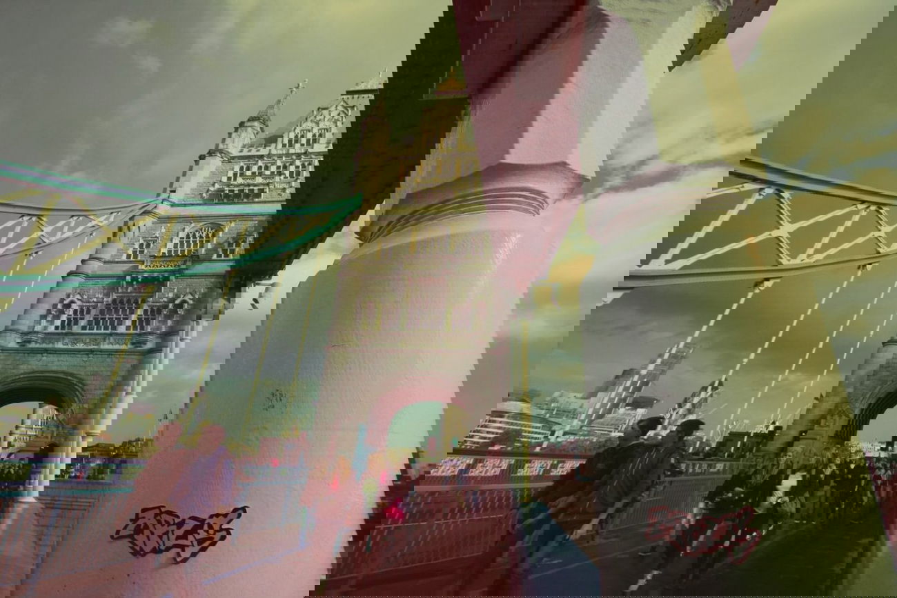 Graffiti Street Art in London - Photo by MRLS - mrls (2014)