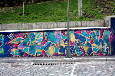 Graffiti Wall in Quito - Photo by MRSIOT - alamierda