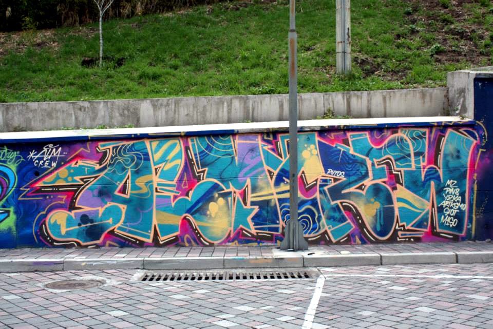 Graffiti Wall in Quito - Photo by MRSIOT - alamierda