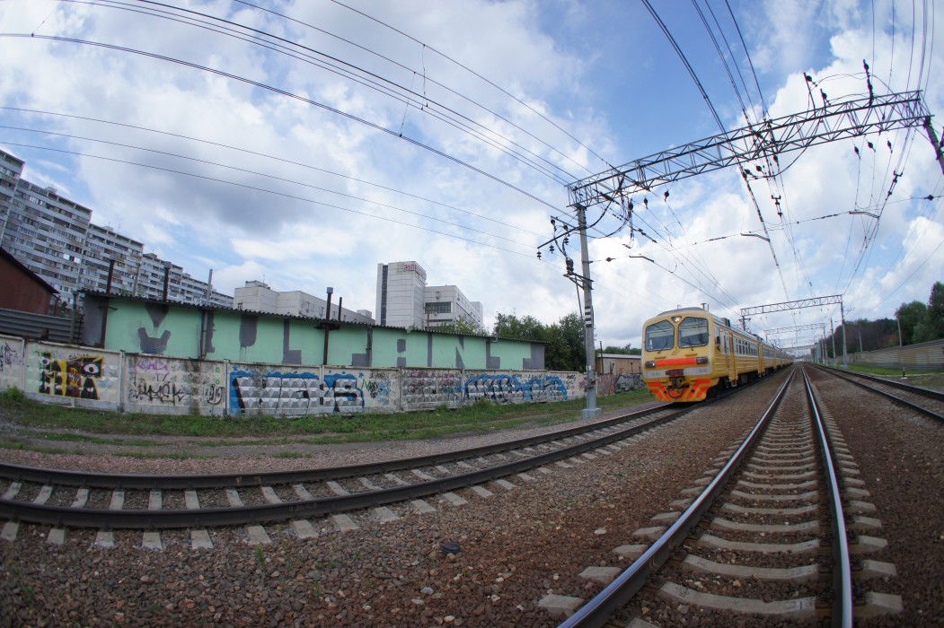 Graffiti Wall in Moscow - Photo by MUTANT - train, line, day