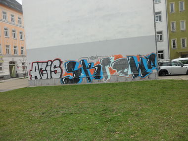 Graffiti Bombing - Photo by MYTEAMSUPREME1 - ACIS, SKF, OWA