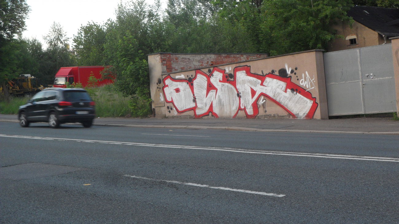 Graffiti Bombing - Photo by MYTEAMSUPREME1 - OWA, CHEMNITZ