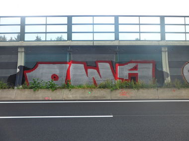 Graffiti Bombing - Photo by MYTEAMSUPREME1 - OWA, CHEMNITZ