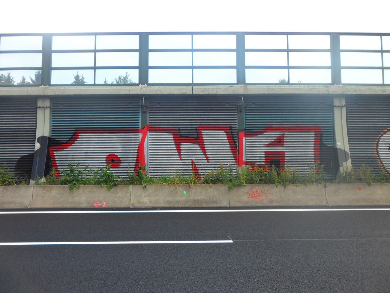 Graffiti Bombing - Photo by MYTEAMSUPREME1 - OWA, CHEMNITZ