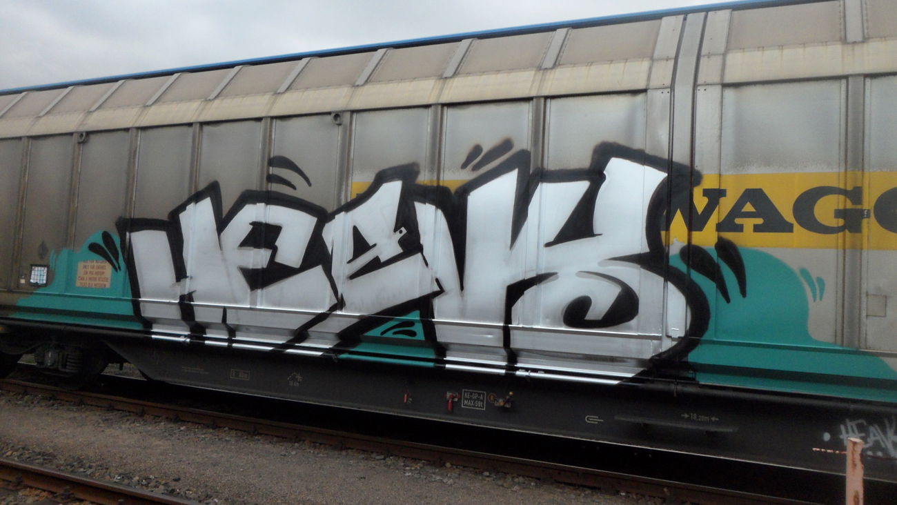 Graffiti Train - Photo by MYTEAMSUPREME1 - HEAVY, OWA