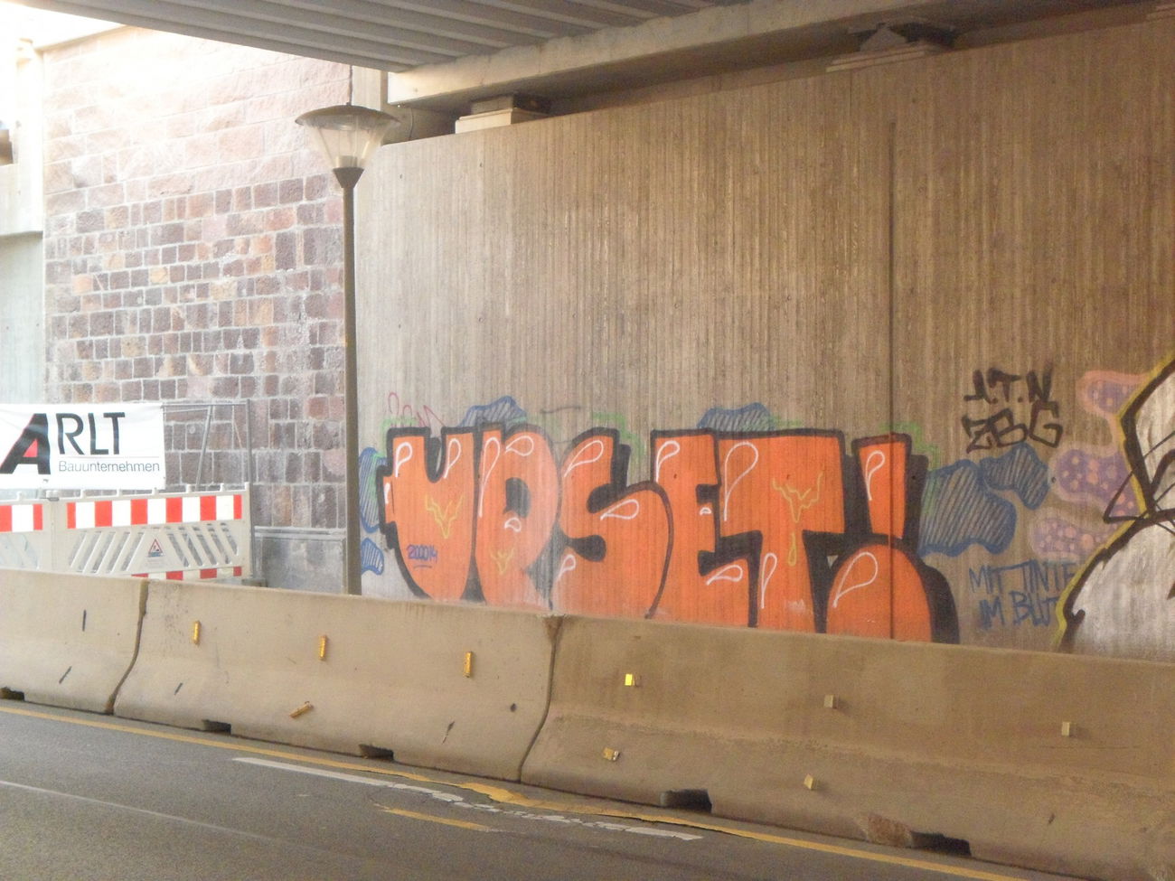 Graffiti Bombing - Photo by MYTEAMSUPREME1 - UPSET, CHEMNITZ