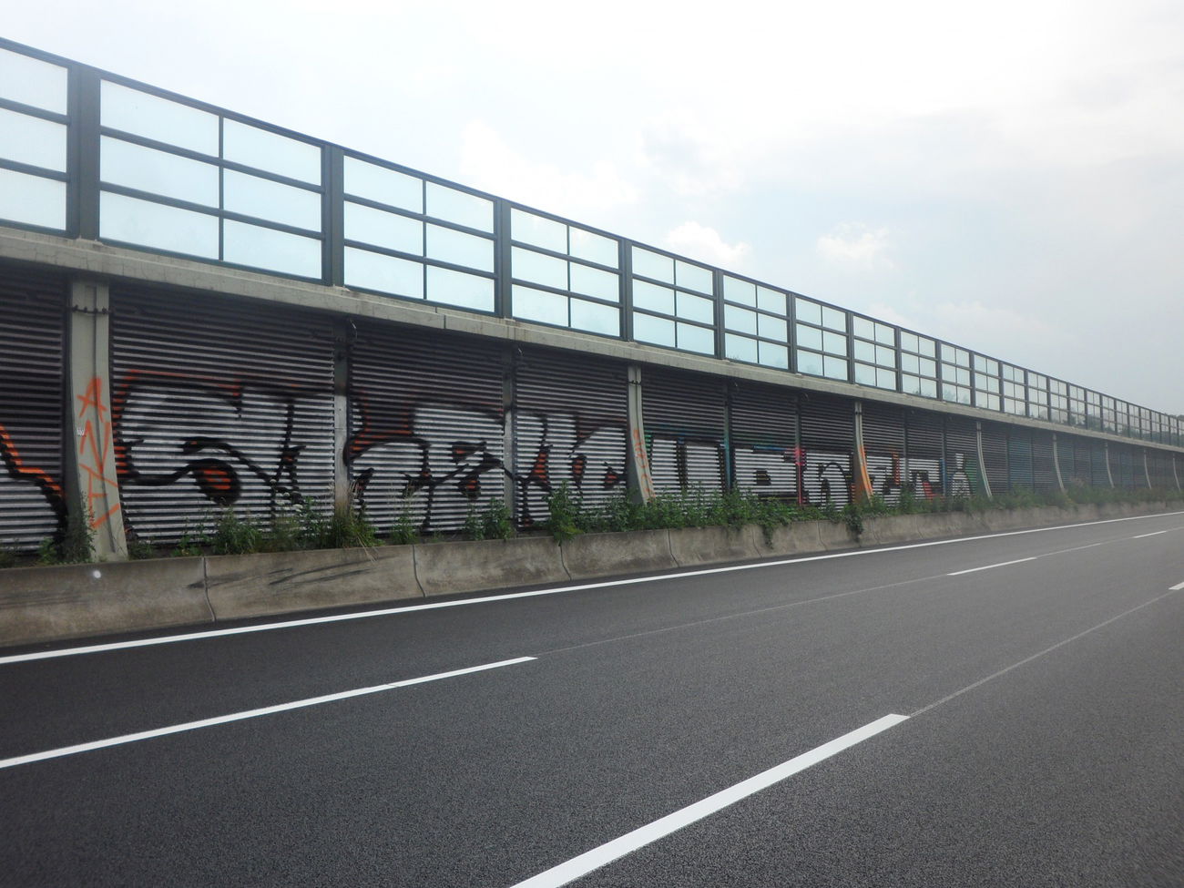Graffiti Bombing - Photo by MYTEAMSUPREME1 - SHEN, UPSET, CHEMNITZ