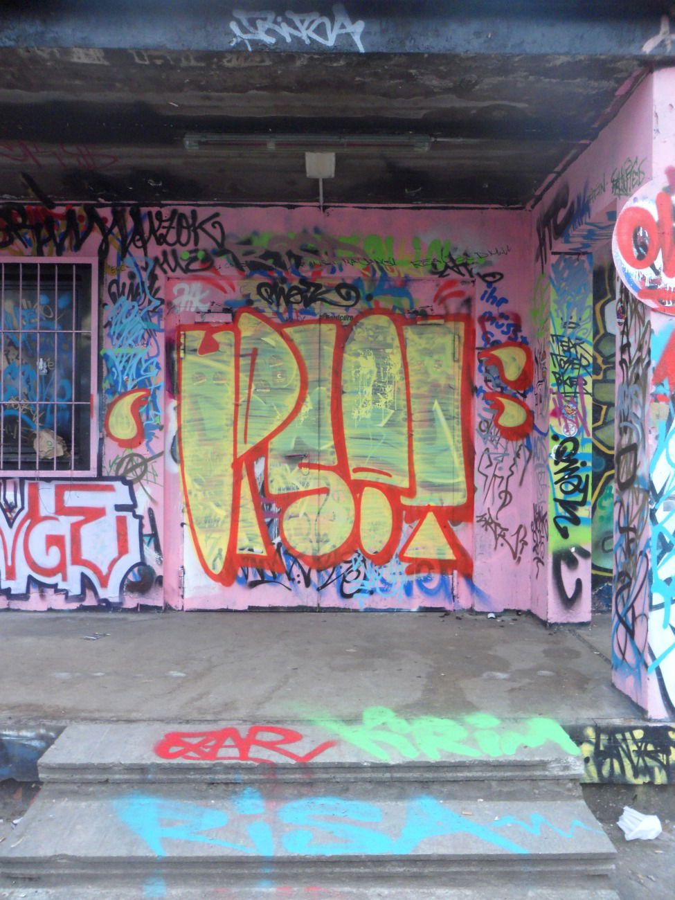 Graffiti Wall - Photo by MYTEAMSUPREME1 - UPSET, CHEMNITZ