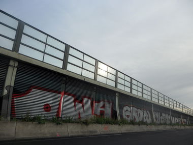 Graffiti Bombing - Photo by MYTEAMSUPREME1 - OWA, GROW, SHEN