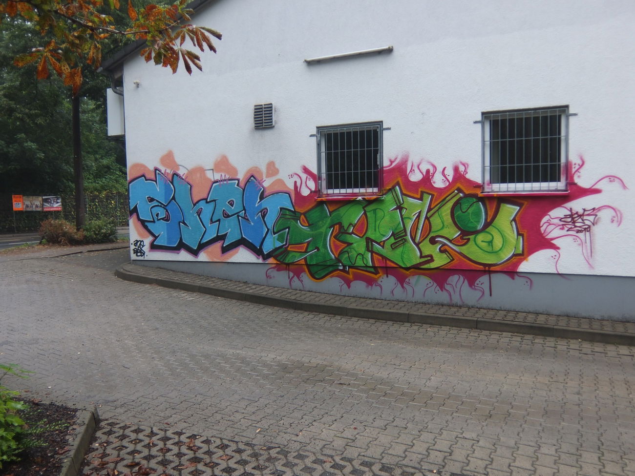 Graffiti Bombing - Photo by MYTEAMSUPREME1 - SHEN, TYNI, CHEMNITZ