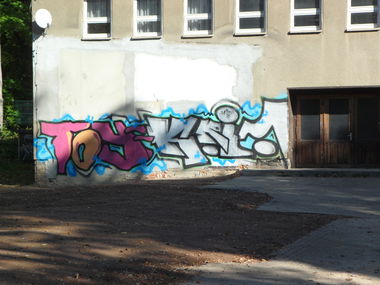 Graffiti Bombing - Photo by MYTEAMSUPREME1 - TOY, KRIM, CHEMNITZ