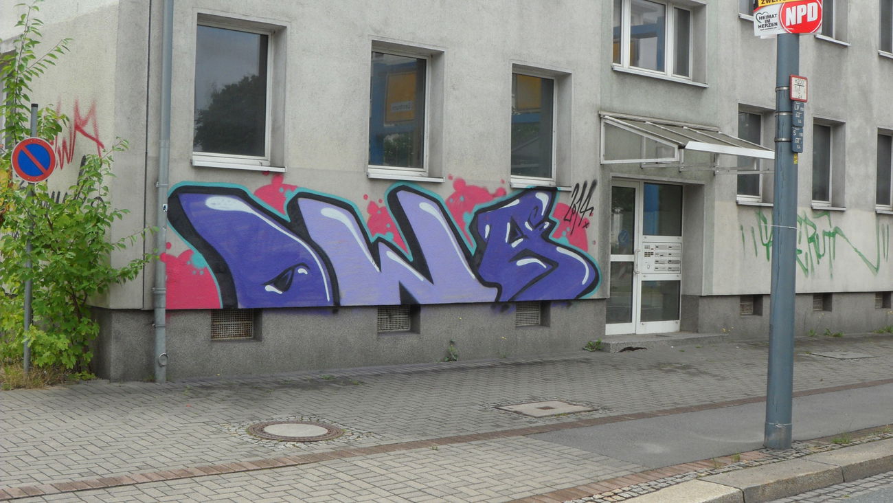 Graffiti Bombing - Photo by MYTEAMSUPREME1 - OWA, CHEMNITZ