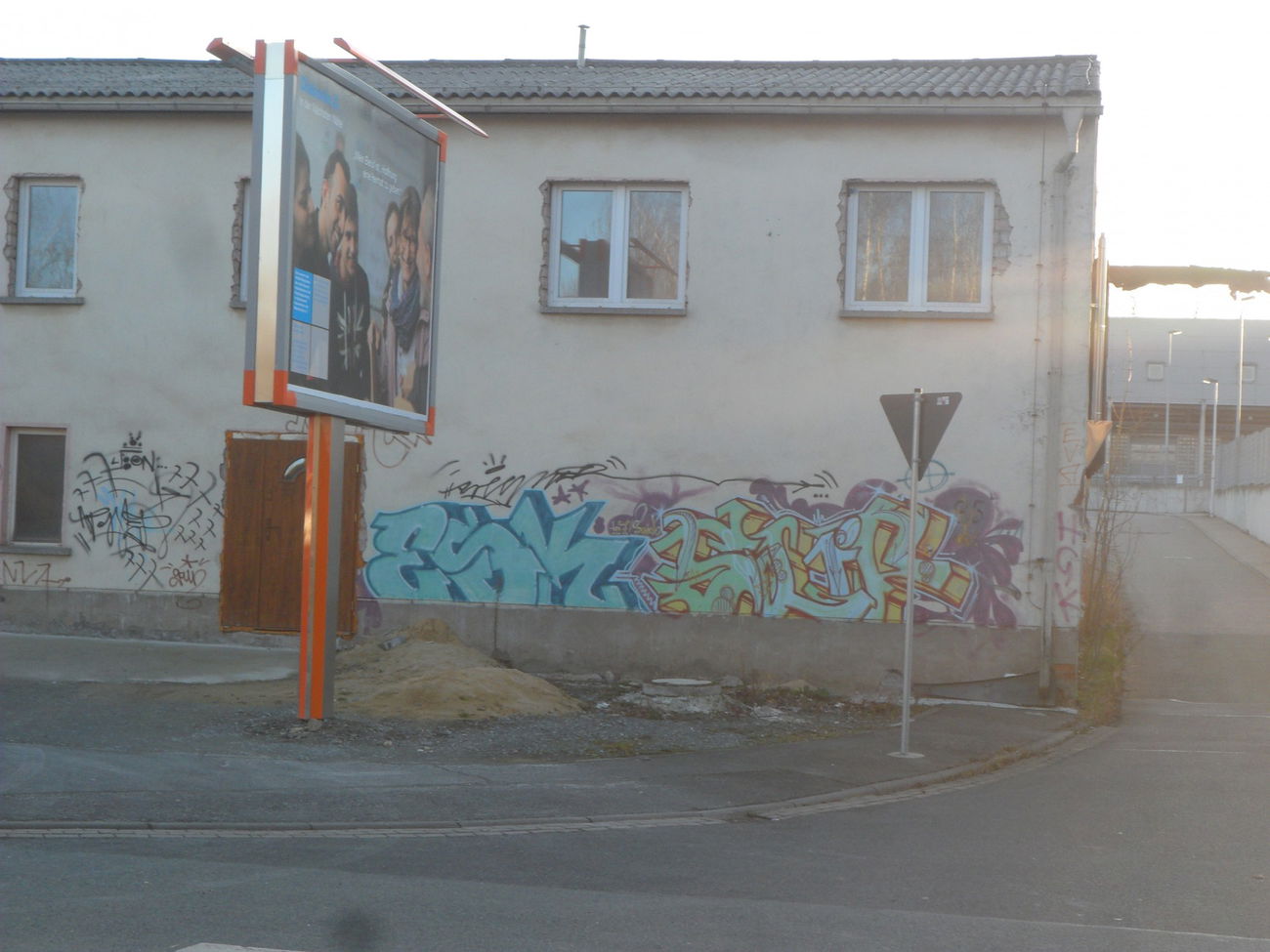 Graffiti Bombing - Photo by MYTEAMSUPREME1 - ESK, SLIP, CHEMNITZ