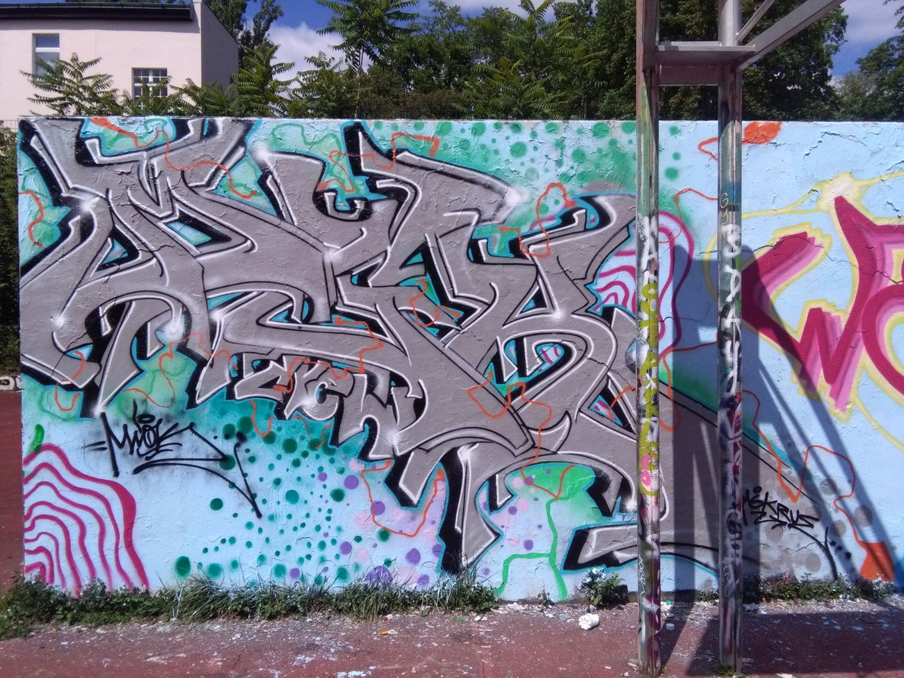 Graffiti Wall - Photo by MaGiKz - MGKREW