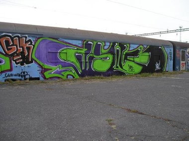 Graffiti Train - Photo by MadeInHungary - Walk, GLK