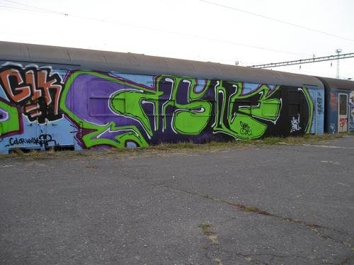 Graffiti Train - Photo by MadeInHungary - Walk, GLK