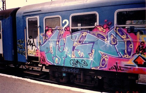 Graffiti Train - Photo by MadeInHungary - pilot