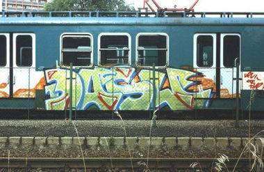 Graffiti Train - Photo by MadeInHungary - Dash