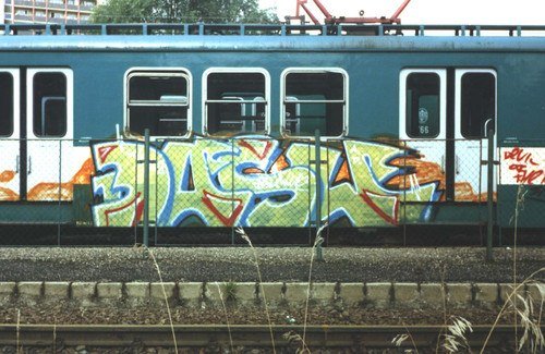 Graffiti Train - Photo by MadeInHungary - Dash