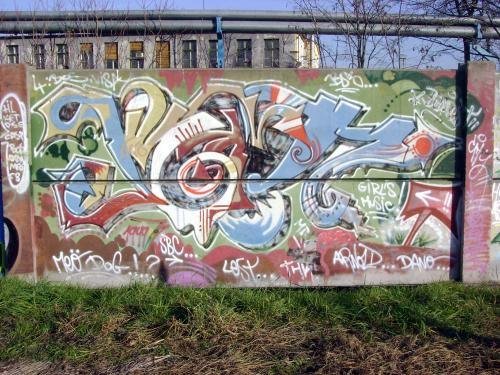 Graffiti Wall - Photo by MadeInHungary - Ket, MRC (1999)