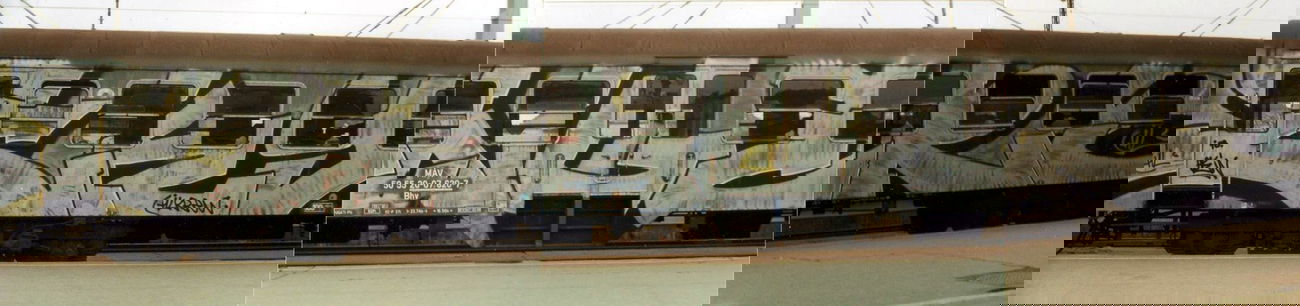 Graffiti Train - Photo by MadeInHungary - Ekin